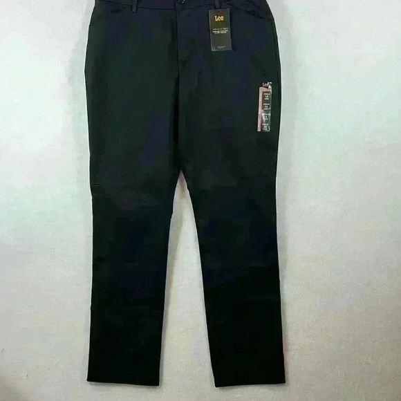 Lee Women’s Jeans Size 12L Black Straight Leg Mid Rise NWT - Picture 1 of 10